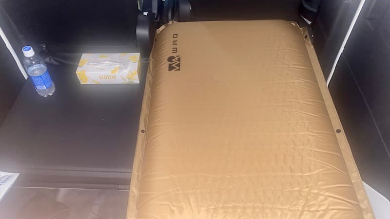 WAQインフレータブルマットの幅感
レビュー ハイゼットカーゴ